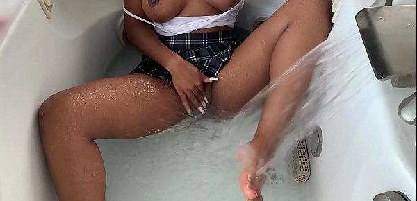  School girl fingers her pussy before she takes a hot bath